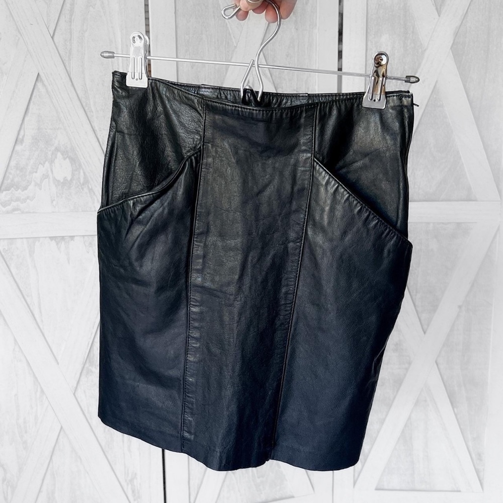 Vintage 80s Street Lights | XS black leather mini pencil skirt